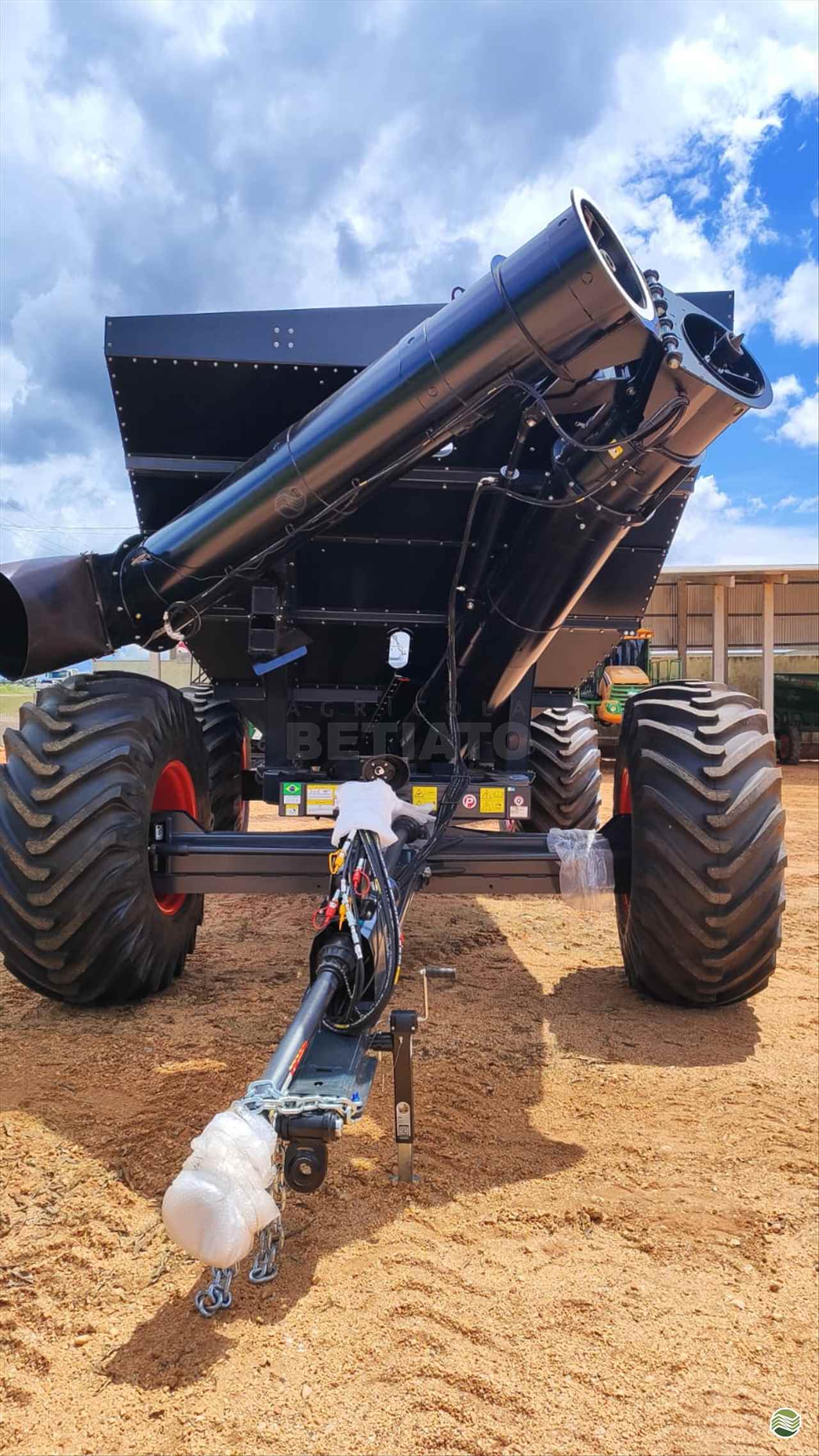 IMPLEMENTOS AGRICOLAS CARRETA BAZUKA GRANELEIRA 33000 Agrícola Betiato CAMPO VERDE MATO GROSSO MT
